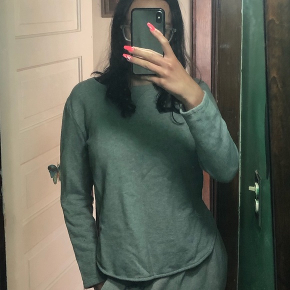 ❣️Gray J. Crew Sweatshirt❣️ - Picture 2 of 4